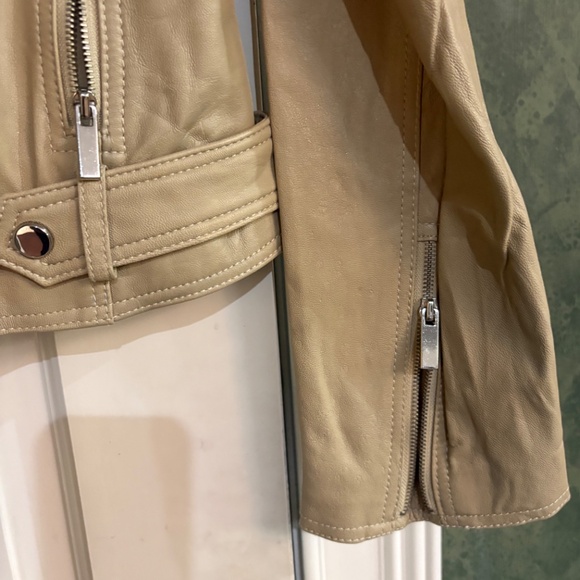 Leather jacket - Picture 3 of 5